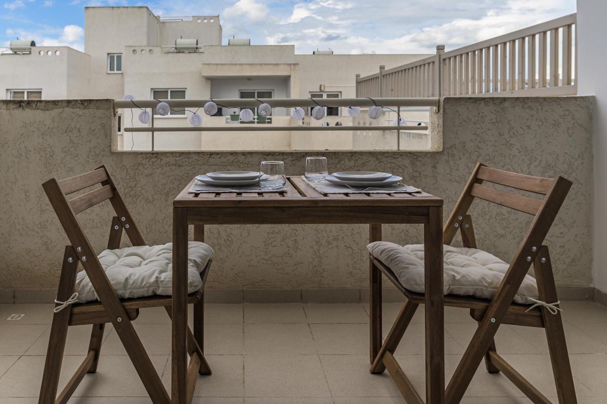 Апартаменти Creative 1Br Pool View Apt With Covered Parking Livadhia Екстер'єр фото